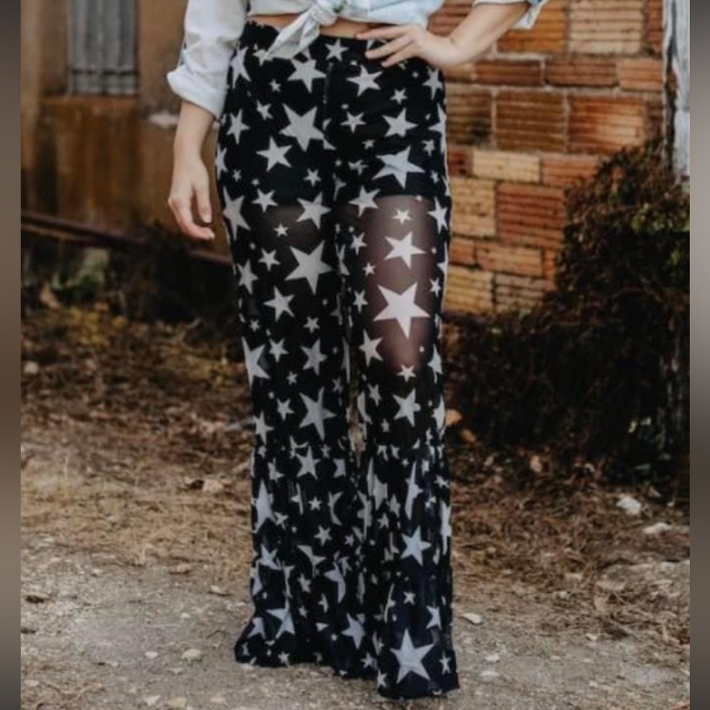 Boutique Star Bell Bottoms! Black & white. Super cute 🥰